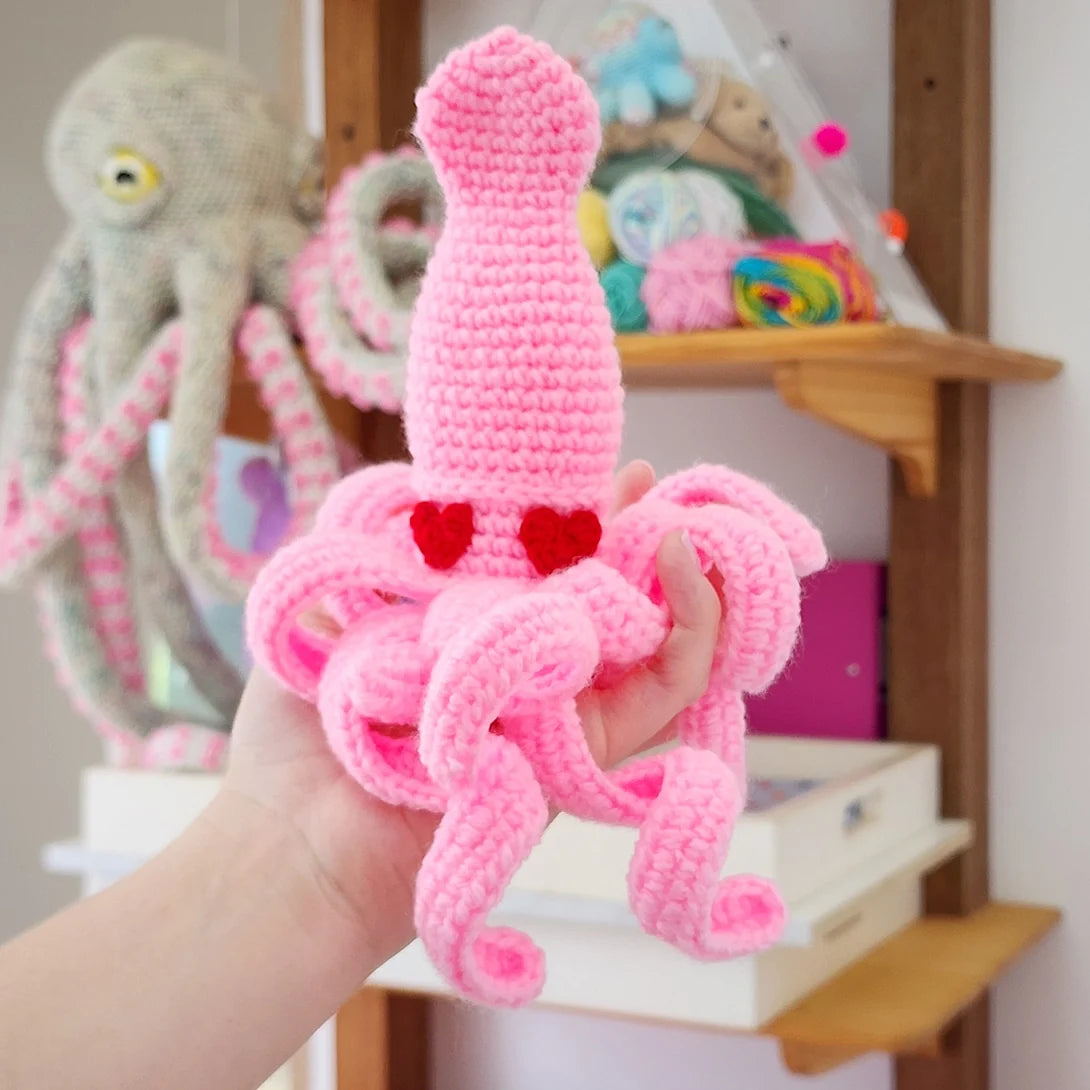 Hubble the Squid | FREE crochet pattern: LOW-SEW + VALENTINE ADD-ON