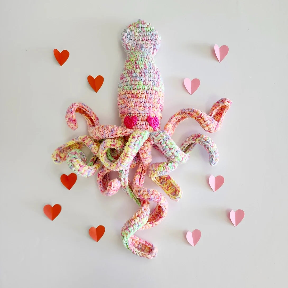 Hubble the Squid | FREE crochet pattern: LOW-SEW + VALENTINE ADD-ON