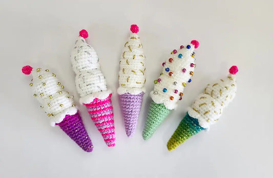 FREE PATTERN | CHRISTMAS ICE CREAM ORNAMENT + YARN AND PATTERN SALE!