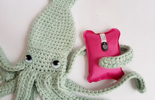 GIANT SQUID – HOT WATER BOTTLE HOLDER | FREE PATTERN
