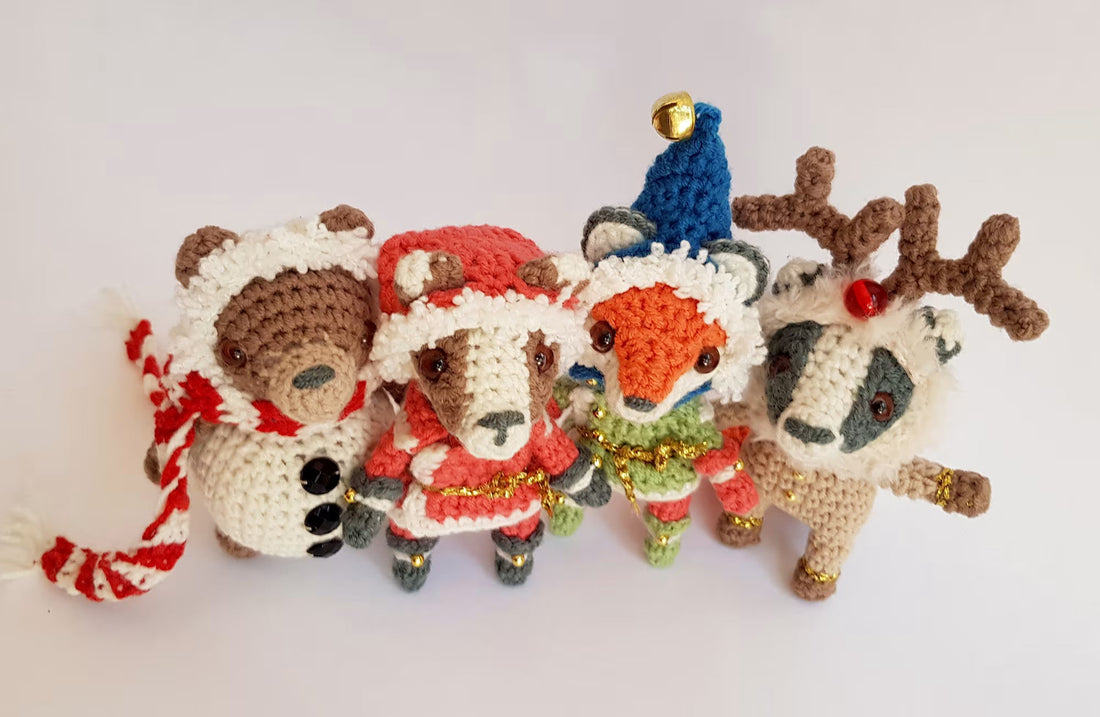 Tiny Christmas Dinner Party | mini amigurumi pattern