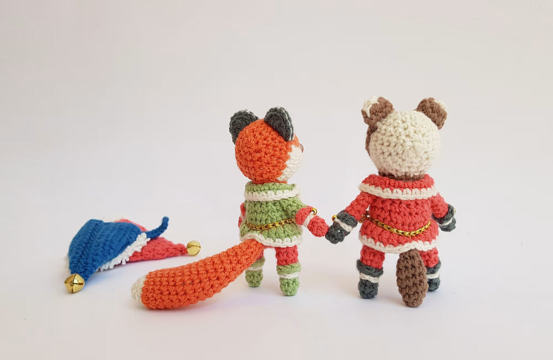 Tiny Christmas Dinner Party | mini amigurumi pattern