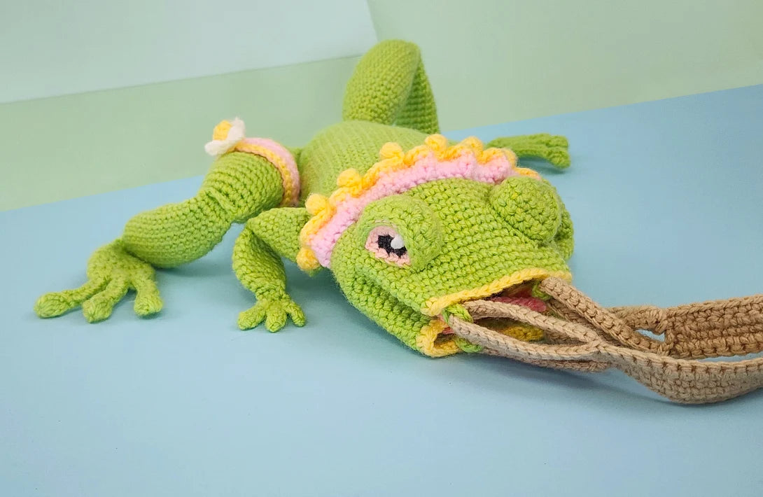 Fly-Catcher Frog Bag | no-sew amigurumi-style pattern