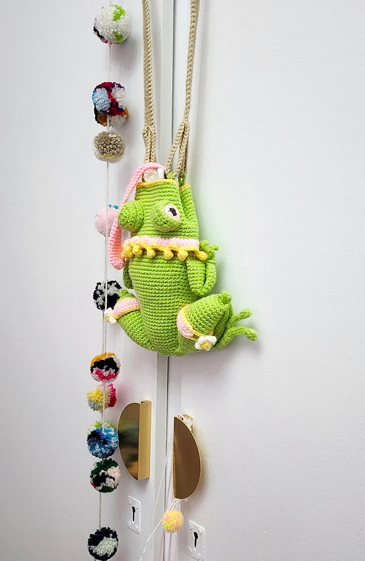 Fly-Catcher Frog Bag | no-sew amigurumi-style pattern